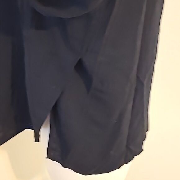 - A.L.C. Women's Short Sleeve Blouse Black with white panel sleeve Size me… - Picture 4 of 10